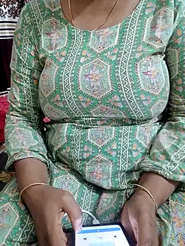 Miss-Akhi5500 webcam