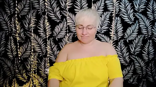 Olivia_playful webcam