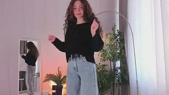 curly_moon - Curly_Moon's free webcam - UK Sex Cams