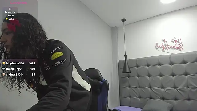 scarletcherry18 webcam