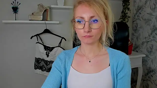 CinderellaMoon webcam