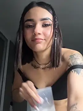 CarolineEvans_x webcam