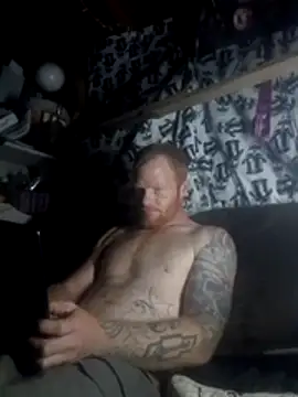 ed31devall (Ask my age) - Take off my shirt and pants