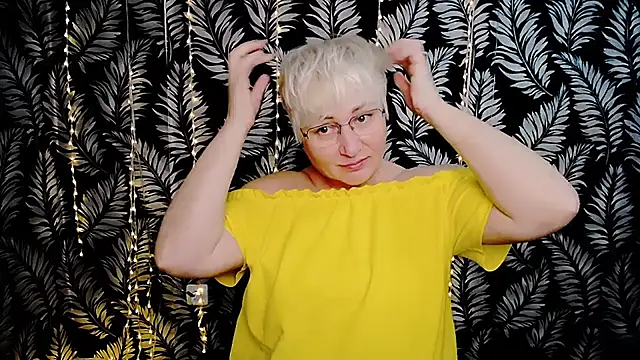 Olivia_playful webcam