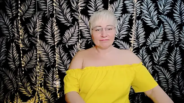 Olivia_playful webcam