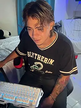 AngelLatinBoy webcam