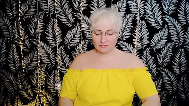 Olivia_playful webcam