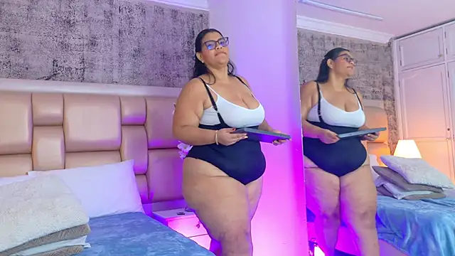 SelennaCooper webcam