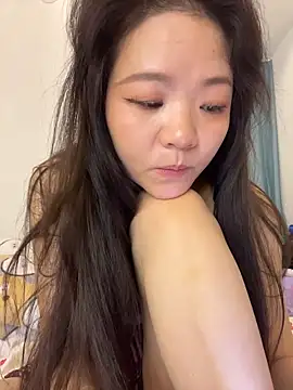 美女lucyxiaolulu在线直播