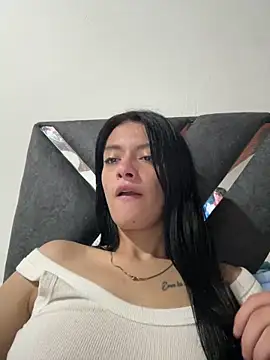 Webcam Model (LiaCollings) is live