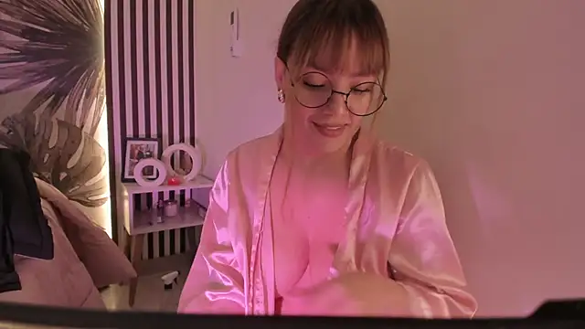 Samaantha-White webcam