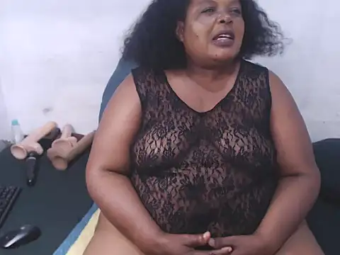 MatureBootyBabe4Uxx webcam