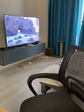 lovely_waifu (F young) - Show my feet in cam <3