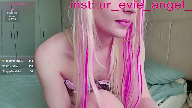 Evelyn_rabbit's live cam