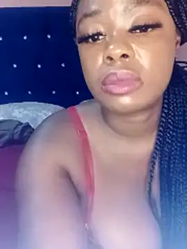 Webcam Model (Luciouslips00) is live