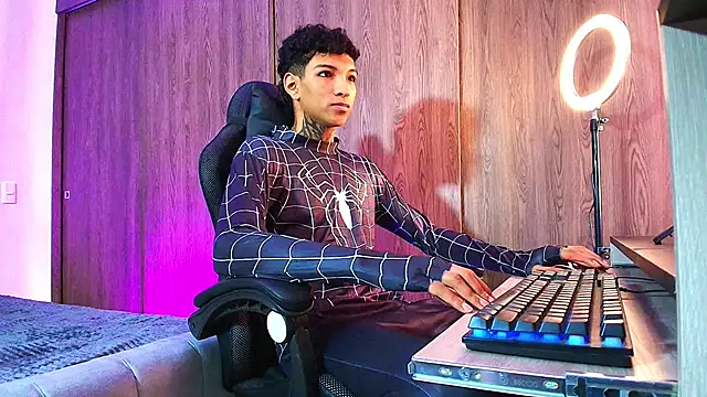 im_usuga - Im_Usuga's free webcam - UK Sex Cams