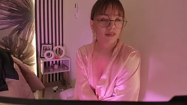 Samaantha-White webcam