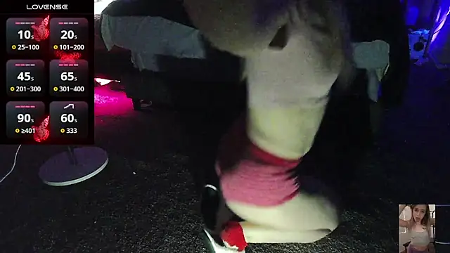 Blondiewithanass webcam