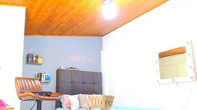 queenaliice's live cam