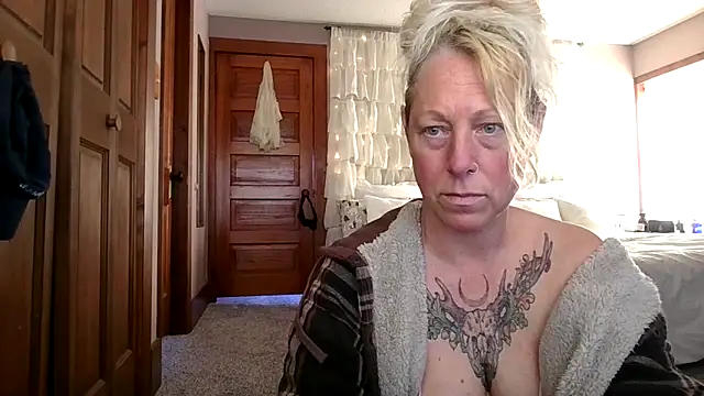 Outdoorchicjj webcam