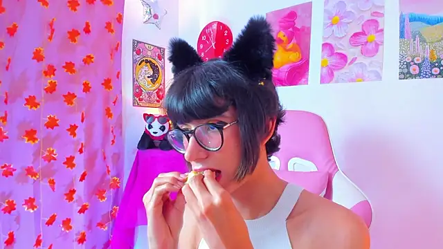 Madeline_21 live sex cam