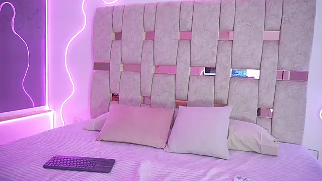 liasuaza - Liasuaza's free webcam - UK Sex Cams