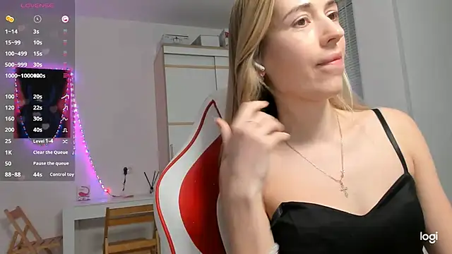 HotCarolineXO webcam