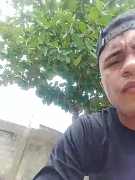 HOTRAINYGOLDEN webcam