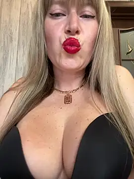 Webcam Model (Kittenforyou)  is live.Free join now!