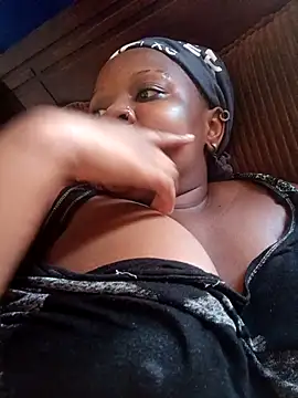 Webcam Model (queennapal)  is live.Free join now!