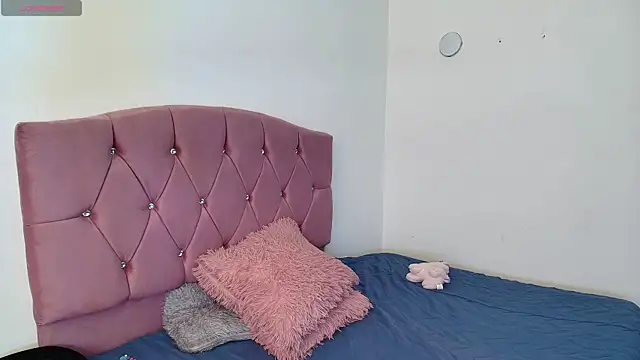 Kalyra_17 live sex cam