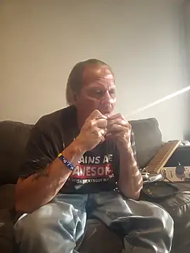 yourMasterisBored webcam