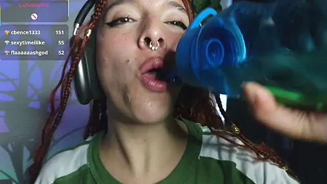 bri_von_dhara__ webcam