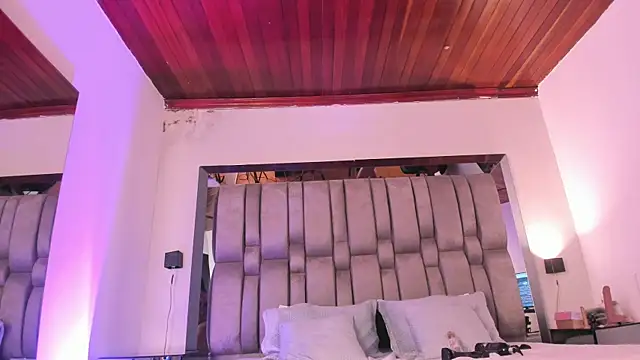 NikkySmiith live sex cam