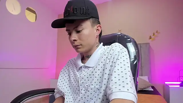 nascary_fox (M twink) - show cock x 5