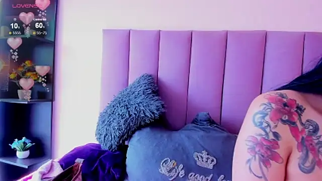 violet_myerrs webcam