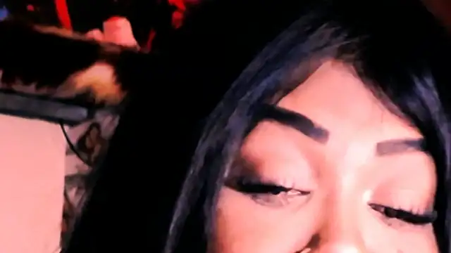 indian_dreamgirl webcam