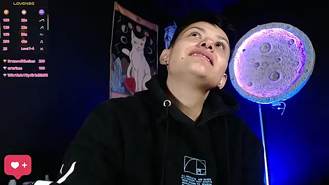 girl_intense444 webcam