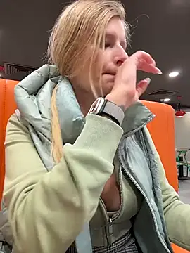 Webcam Model (Betsy)  is live.Free join now!