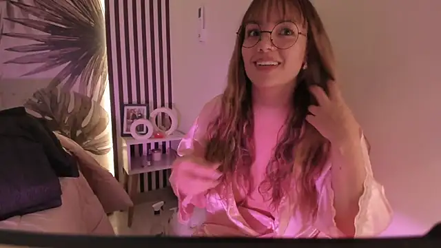 Samaantha-White webcam