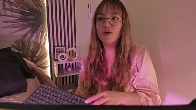 Samaantha-White webcam