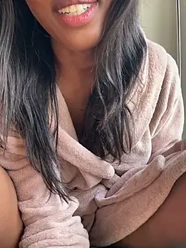 ebonys1ut (F young) - Ass to cam