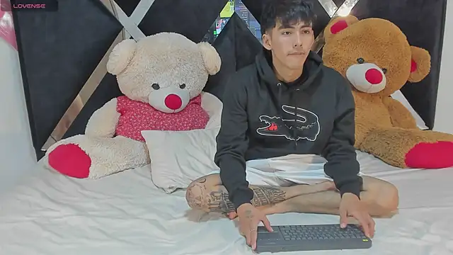 Secret_Loverss webcam