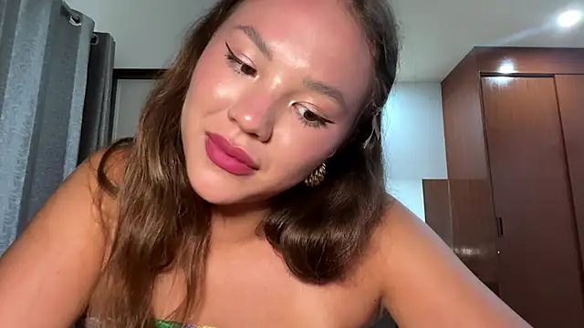 kamila_18_french webcam