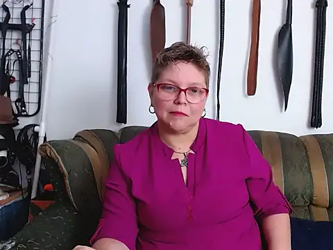 leah_r - Leah_R's free webcam - UK Sex Cams