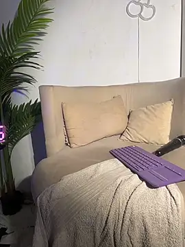 Webcam Model (MiaFoxie_)  is live.Free join now!