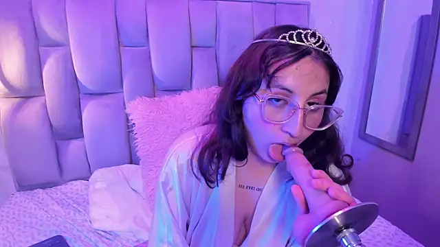 Maddie-LesYoux webcam