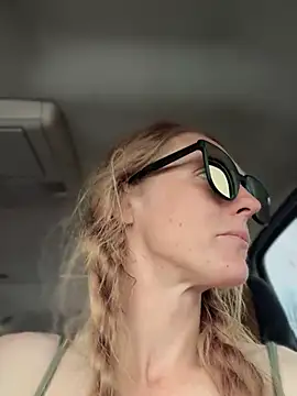 goldenflamegoddess - GoldenFlameGoddess's free webcam - UK Sex Cams