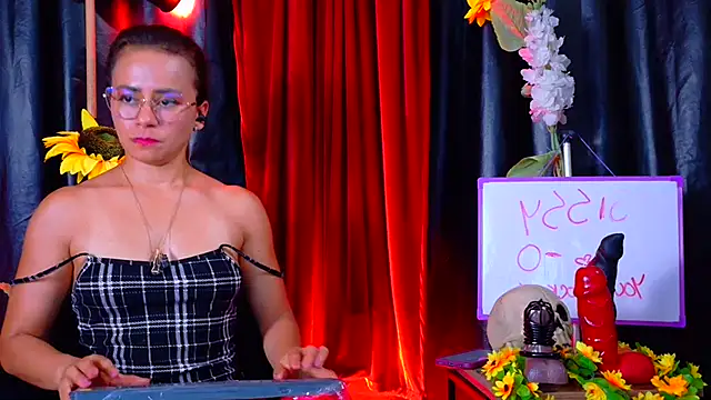 mistressslut1 - MistressSlut1's free webcam - UK Sex Cams