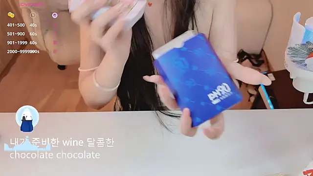 美女Vaidurya-Yolo在线直播